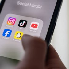 Australia da el ejemplo, prohibiendo las redes sociales a los niños